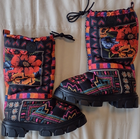FARM Rio Shoes - FARM Rio Lug Sole Puffer Bootie black multi color women size 8